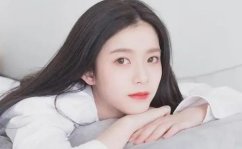 清纯网红吃瓜少女